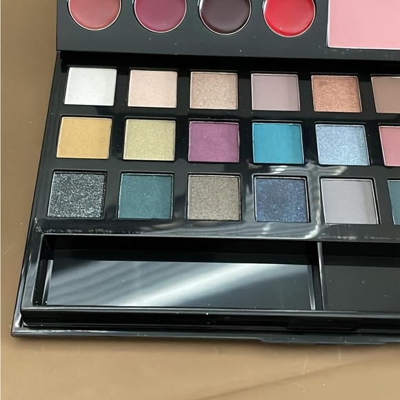 Variety Higher End Makeup - Picture 8 of 9